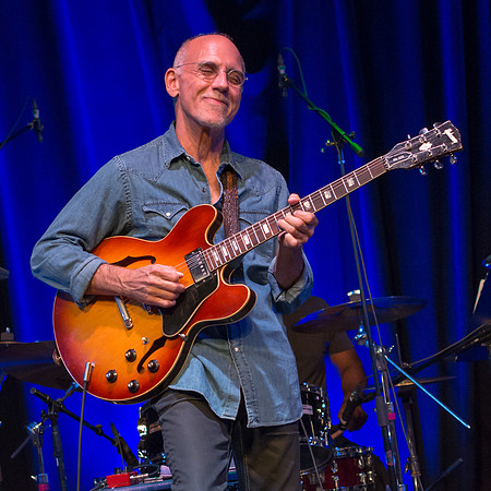 Larry Carlton